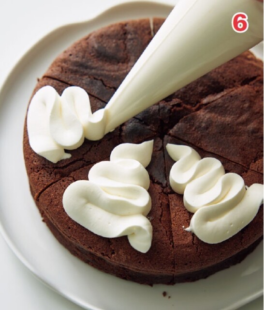 6．ホイップクリームでデコレーション