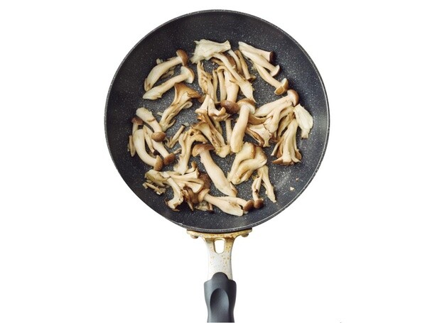 焼き色がつくまでじっくり焼く