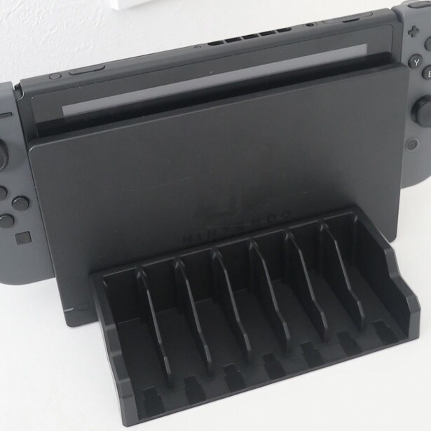 立ててディスプレイできるゲームソフトスタンド