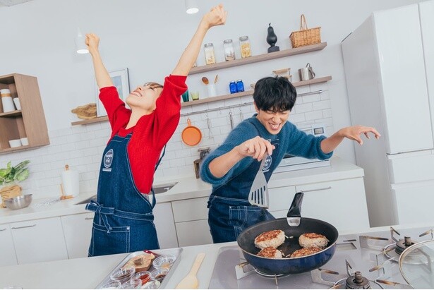 小山さんのフライ返し使いもバッチリ決まってます！