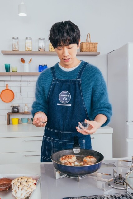 調味料をすべて入れたら5分ほど煮込みます