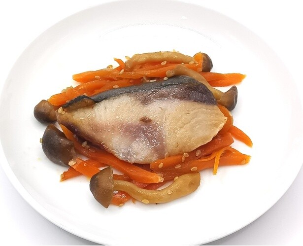 鰤の西京焼と人参きんぴら