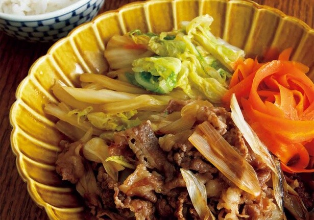 白菜と牛肉のすき焼き風（料理・本田明子、撮影・澤木央子）