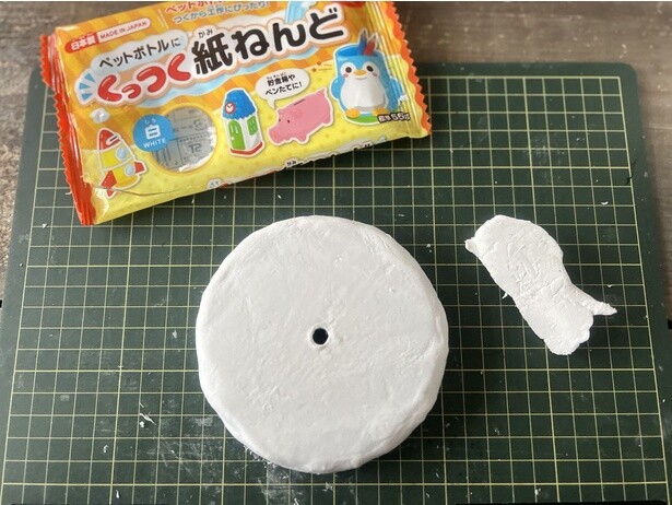 受け皿を隠すように全体につけます