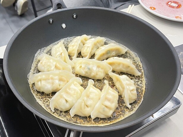 羽根全体に焼き色がついたらできあがり