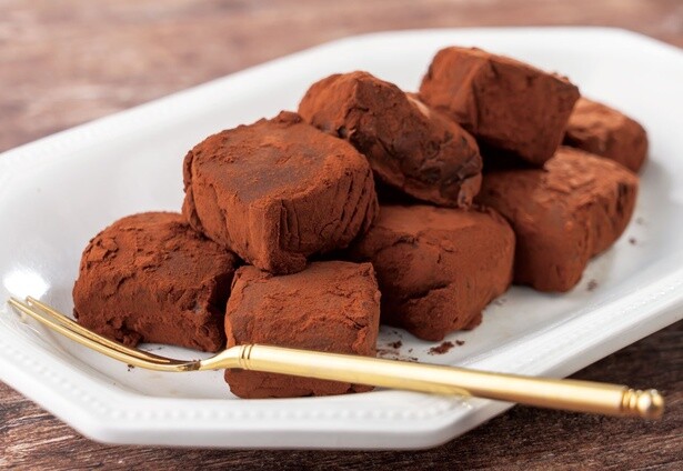 材料を混ぜて冷やすだけ。濃厚な「生チョコ」が口の中でとろける～！