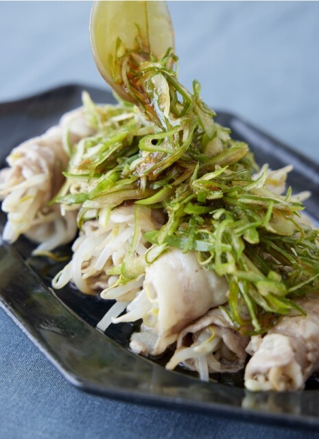 コスパ食材をレンチンで調理する「 肉巻きもやしの香味ねぎだれ」