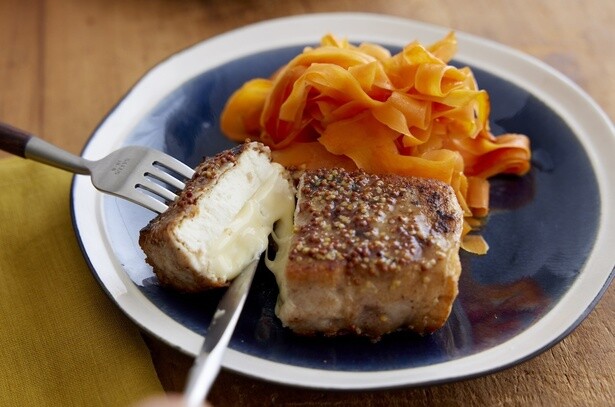 肉だけよりも抜群においしい！　肉巻き厚揚げステーキ
