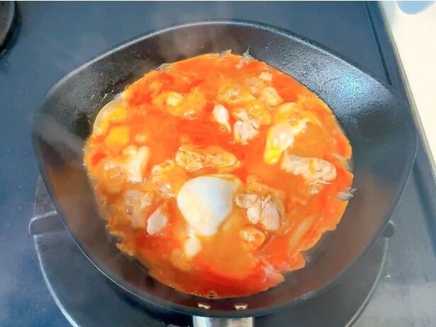 卵の色が驚くほど鮮やか！