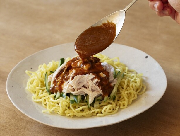 クセになる味で、肉や野菜、麺など何にでも合う「東京GOKIGEN胡麻だれ」
