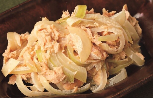 レンジ加熱で玉ねぎを甘くして食べやすく「玉ねぎのツナマヨあえ」