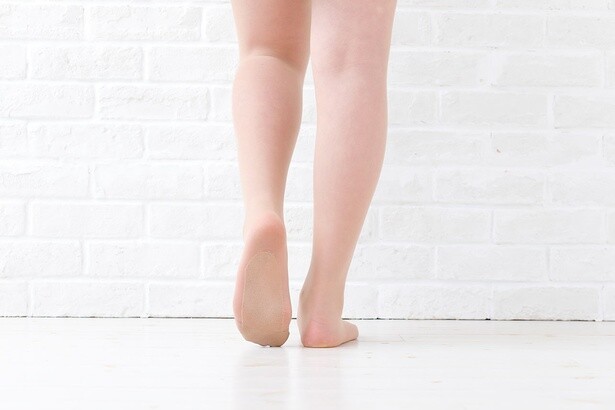 足先とつま先には「綿」を編み込んでいるため、足裏の汗を吸収