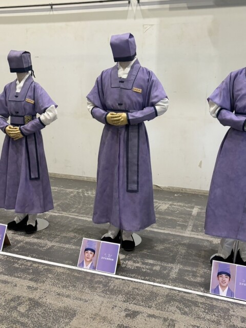 ドラマで使用された衣装の展示も