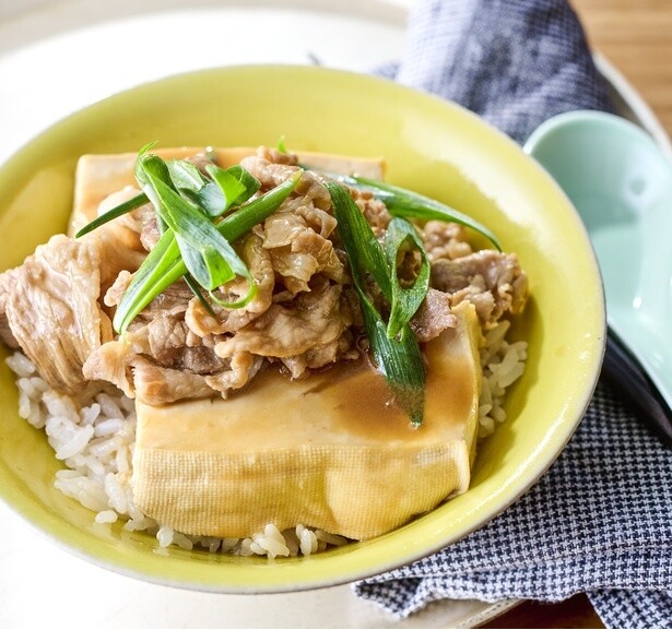豚こま＆豆腐をオイスターソース入りの煮汁で煮て、短時間でも味しみしみに