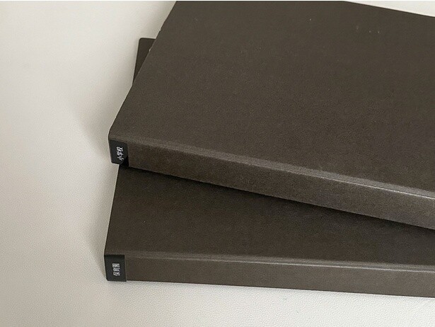 無印良品 ファイル(リング式)A4・2穴・ダークグレーは、年間を通して保管したい書類にぴったり