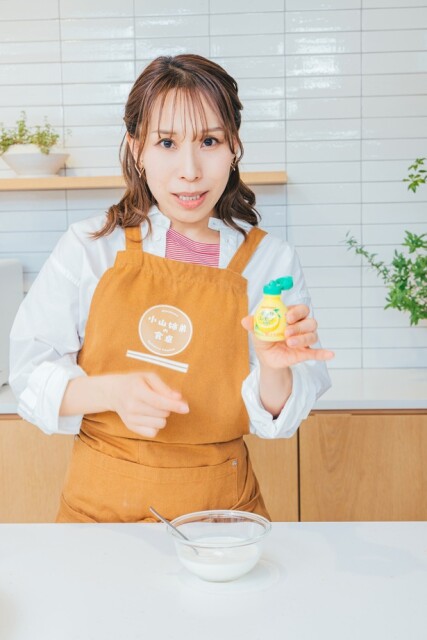 ヨーグルトソースの調味料はレモン汁と塩だけ