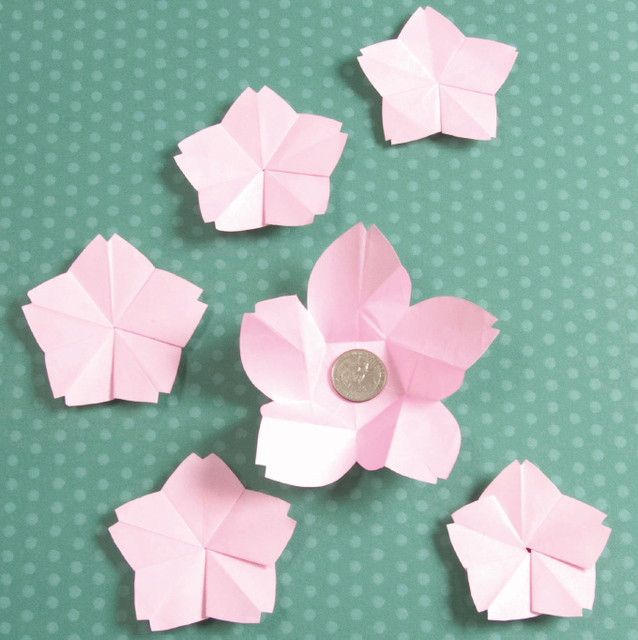 飾りとして使ってもgood コインが入る折り紙で作る春の桜のたとう包み
