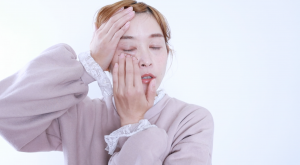 老け見え注意！目の下のたるみにアプローチするマッサージ