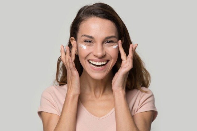 若々しいハリ肌に！たるみを引き上げるリフトアップコスメ