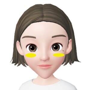 ハイライトは黒目下部分に横長に入れます。こうすることで、頬に立体感が出てふっくらとした印象になります