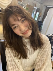 流行りの髪色で艶感と柔らかさをプラス！人気のヘアカラー