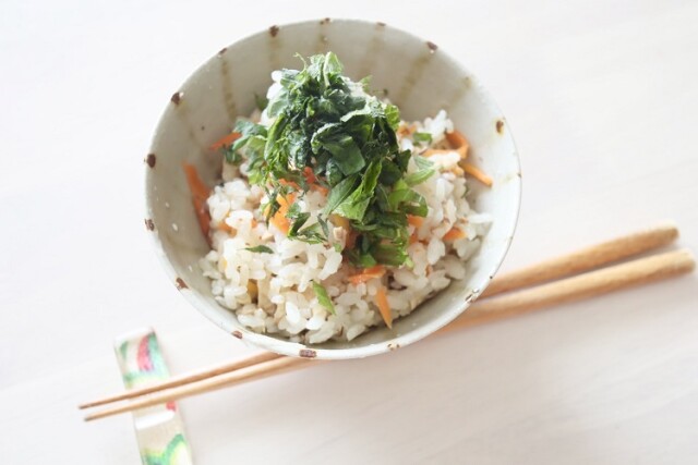 お疲れ顔改善！美肌に導く「鯖缶の炊き込みご飯」のレシピ