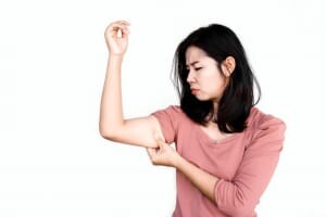 脂肪だけ減らしても二の腕は引き締まらない