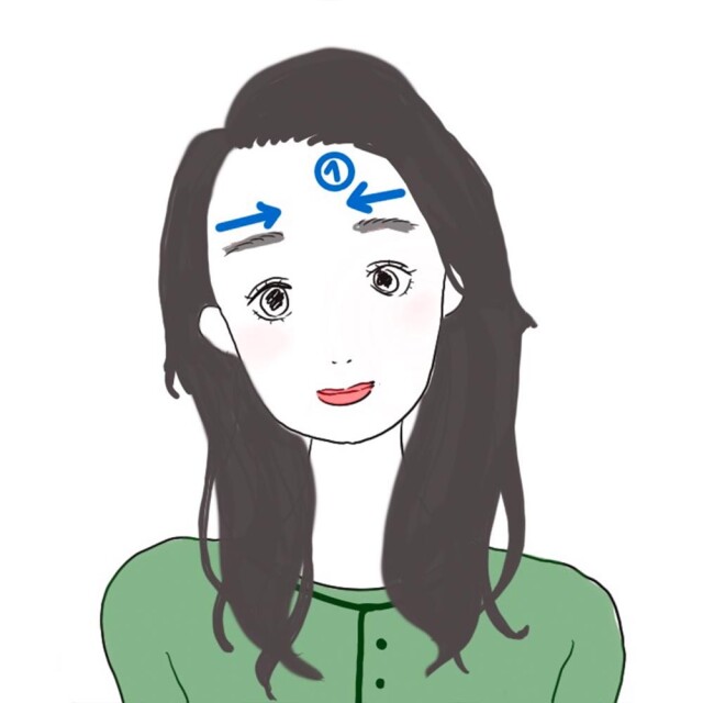 自眉の毛流れに逆らって塗ります