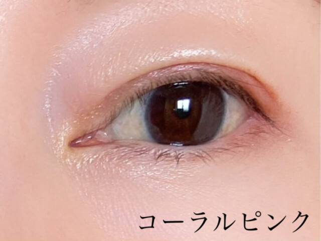 ブラウンは落ち着いた印象を与えられますが、コーラルピンクの方は抜け感もありくすみを感じさせない仕上がりになっています。