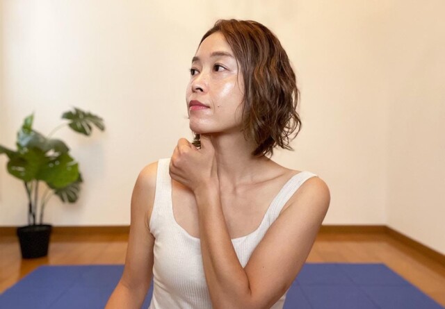STEP2：おとがいリンパ節を揉む