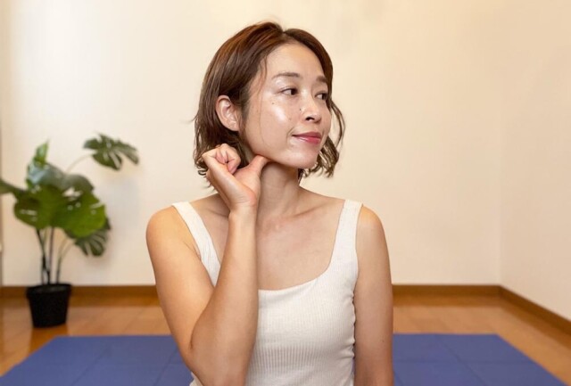 STEP3：エラ下を揉む