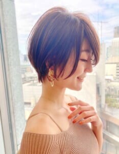 長め前髪のウザバングを合わせてセクシーに