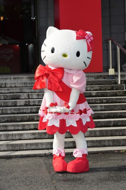 話題沸騰の「ハローキティ展」が東京国立博物館で開催中！史上最大量のグッズ展示やコラボ作品をレポート - コラム - 緑のgoo