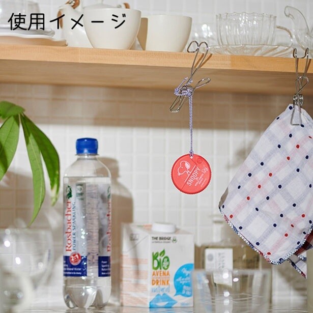 ストラップ穴にかわいいひもを通せば吊るし収納も可能