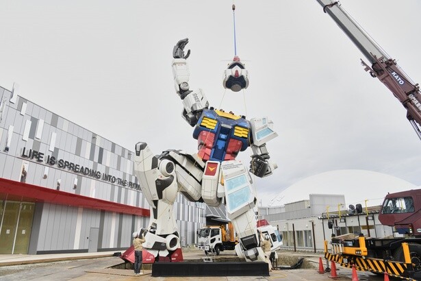 大阪万博にてバンダイナムコが出展する「GUNDAM NEXT FUTURE PAVILION」に実物大ガンダムが登場！「上頭式」が行われた