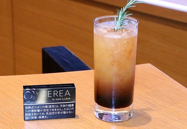 「テリア ブラック サンシャイン メンソール」と新マリアージュドリンクとして登場した「スパイスオレンジコーヒー」