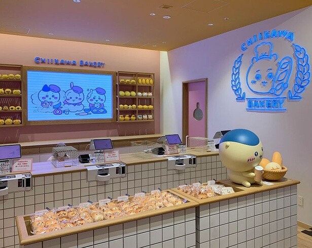 優しいカラーリングの店内
