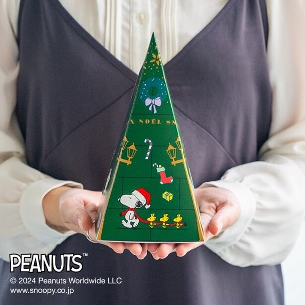 クリスマスツリー型のパッケージは、おうちのちょっとしたスペースに飾りたい