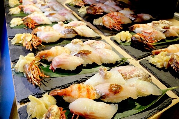 「SUSHIクルーズ」で提供される寿司。旬のものを使うため、寿司ネタは季節によって変わる