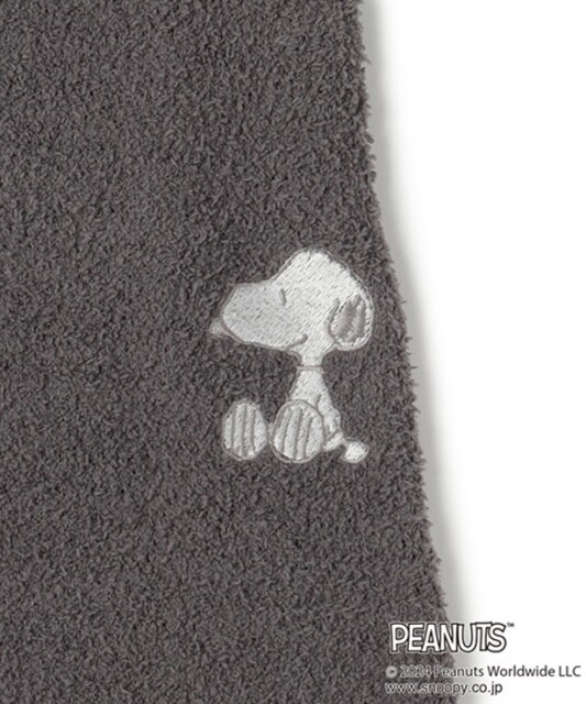左のポケットにスヌーピーの刺しゅう