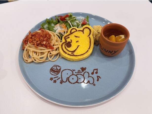 ＜プーさん＞HAPPYパスタプレート(税込2090円)はソイミートが使われています！プーさんのパンと合わせてもとてもおいしい