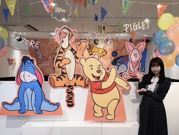 プーさんと仲間たちのパネルのフォトスポットも！この位置で写真を撮れば、まるでみんなの仲間になれたような気分にも！