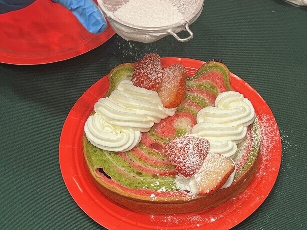 ホイップクリームやフルーツ、粉糖でデコレーションしても