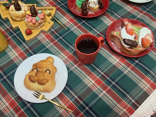 いろいろなものに「キットカット ホリデイサンタ」をデコしよう
