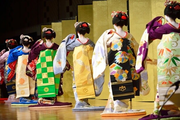 【写真】「歩く芸術品」と讃えられる舞妓の衣装も堪能できる