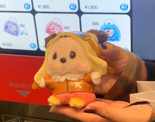 【写真】空港限定！パイロットに扮したミッキーマウスのぬいぐるみ(1800円)