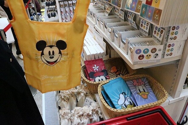 ポップな「シークレットエコバッグ」(各900円)