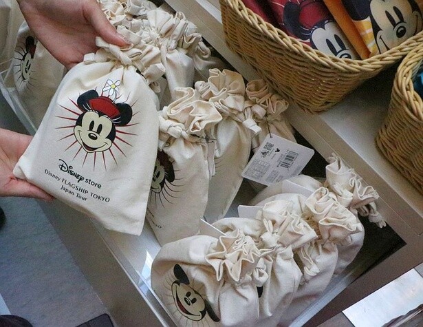 「巾着入りクッキー」(1500円)も会場限定！