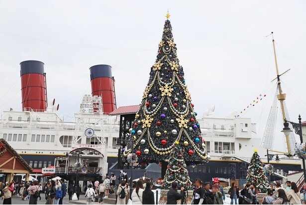 東京ディズニーシーのツリーは、ゴージャスかつシックな装飾も魅力