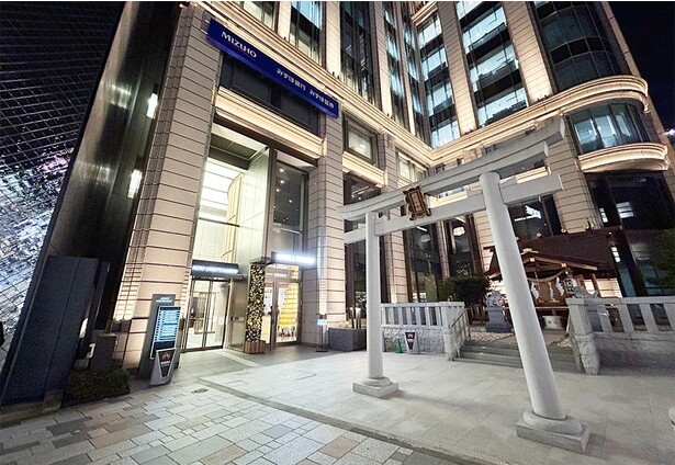 「THE NIKKA WHISKY TOKYO」は表参道駅A3出口から出てすぐ、秋葉神社に隣接するAOKI表参道ビルの1階